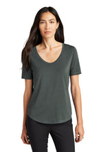 Load image into Gallery viewer, Mercer &amp; Mettle Women’s Stretch Jersey Relaxed Scoop