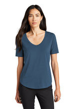 Load image into Gallery viewer, Mercer &amp; Mettle Women’s Stretch Jersey Relaxed Scoop