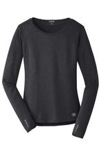 Load image into Gallery viewer, OGIO® ENDURANCE Ladies Long Sleeve Pulse Crew LOE321