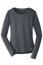 Load image into Gallery viewer, OGIO® ENDURANCE Ladies Long Sleeve Pulse Crew LOE321